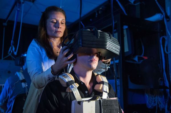 evelyn-miralles-nasa-vr-johnson-space-center